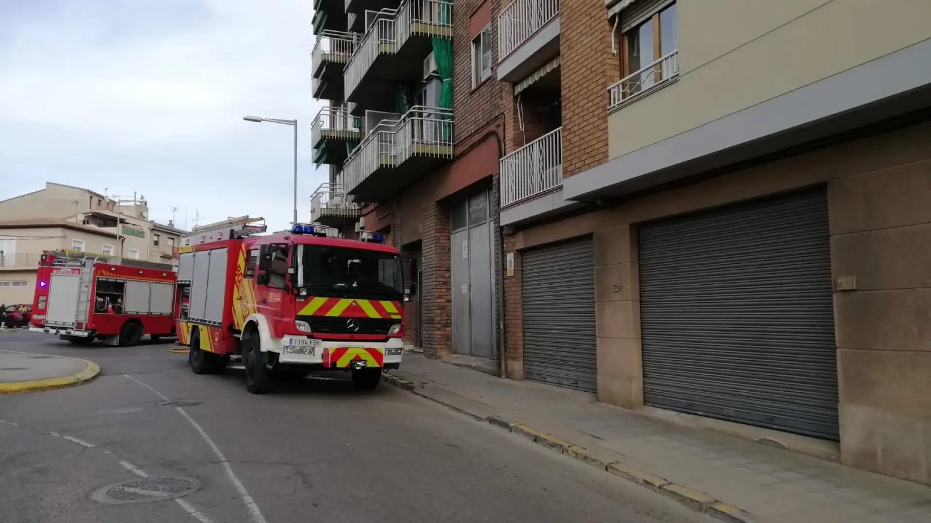 Desalojadas tres viviendas de Monzón por un incendio