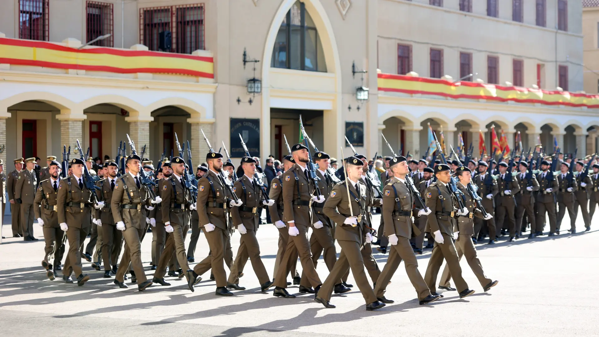 Conferencias Y Una Parada Militar Para El Aniversario De La Divisi N