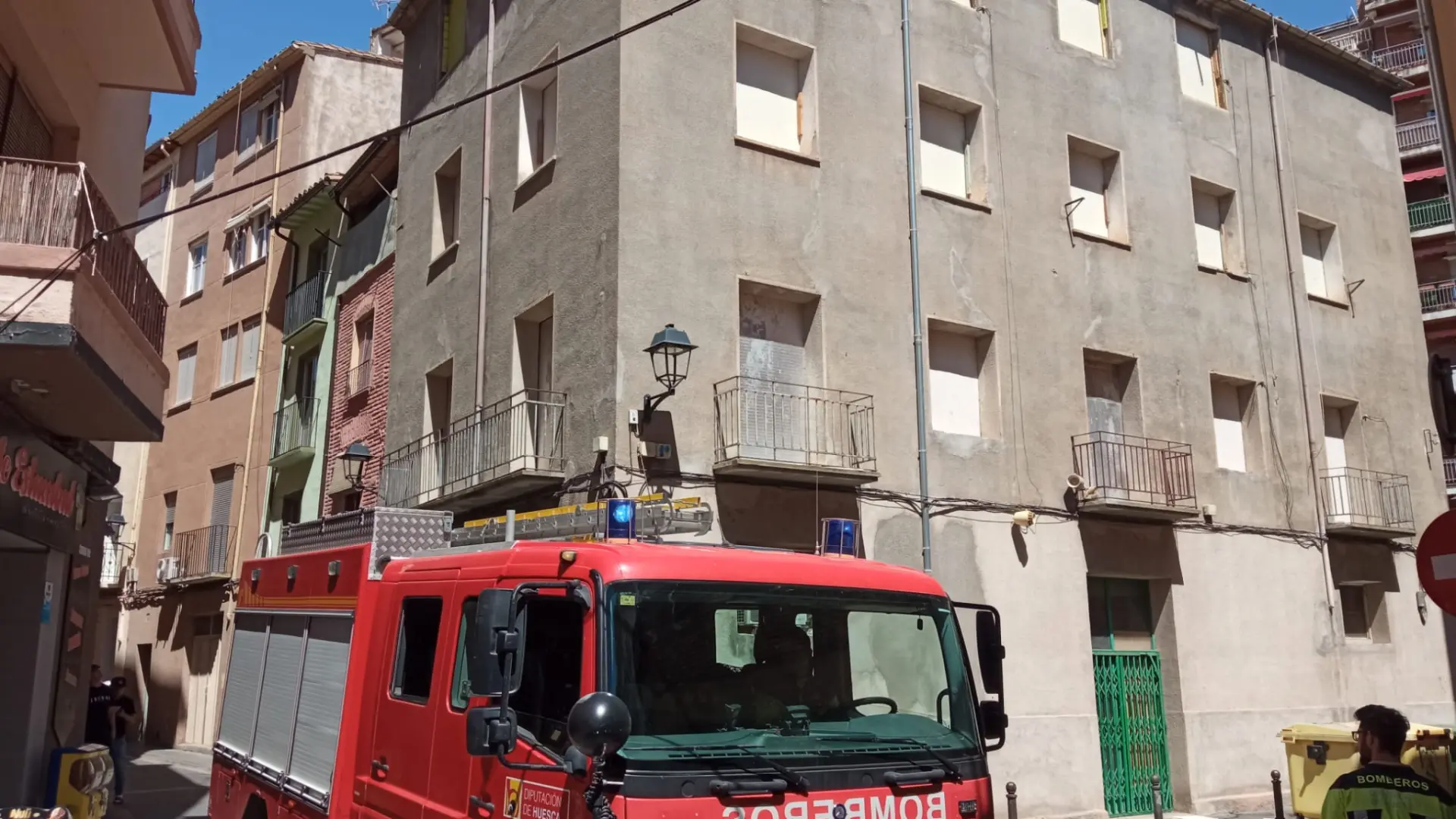 Caída de cascotes en una vivienda deshabitada en Barbastro