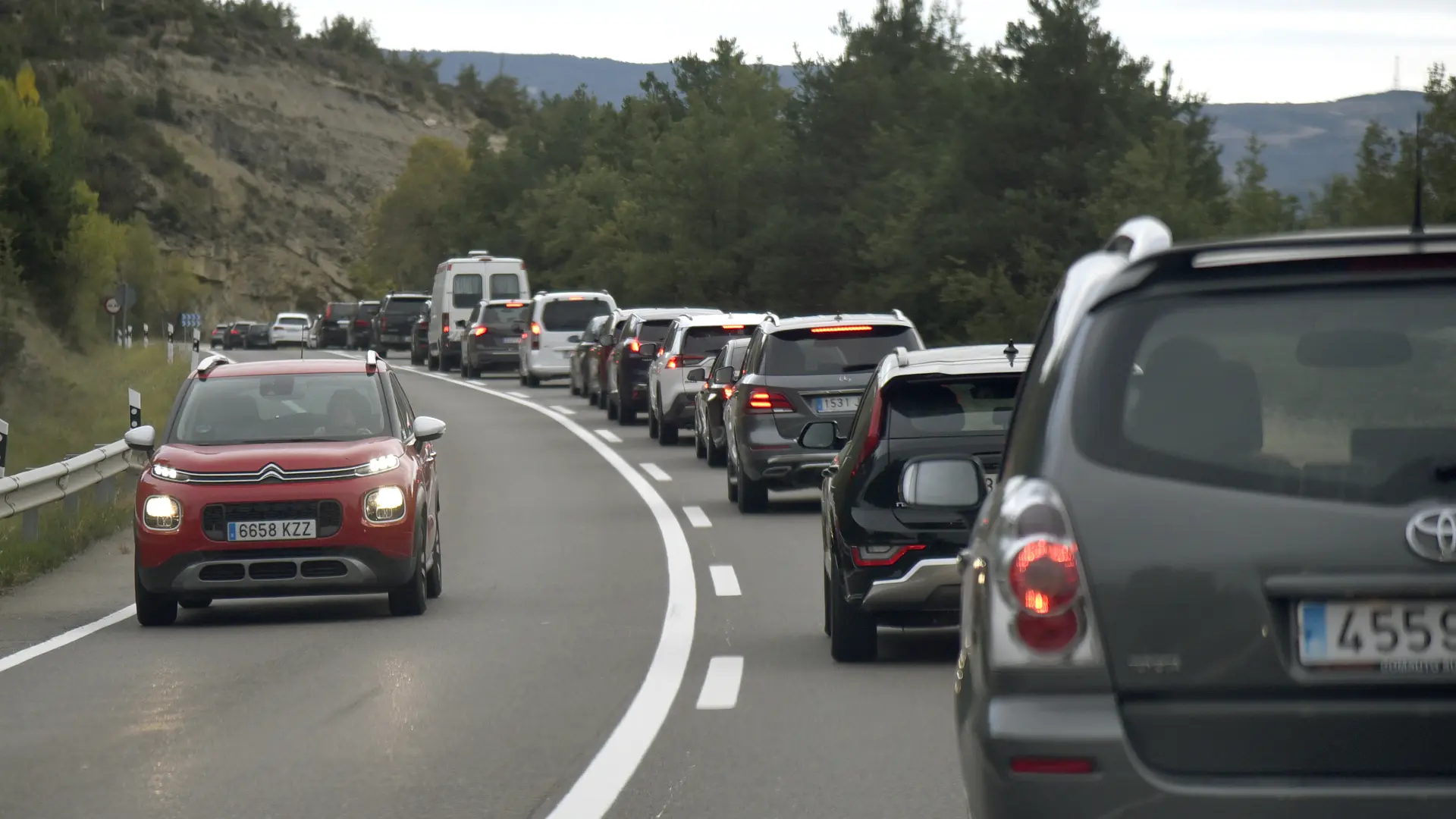 Tráfico lento y algunas retenciones en la vuelta a casa por las carreteras