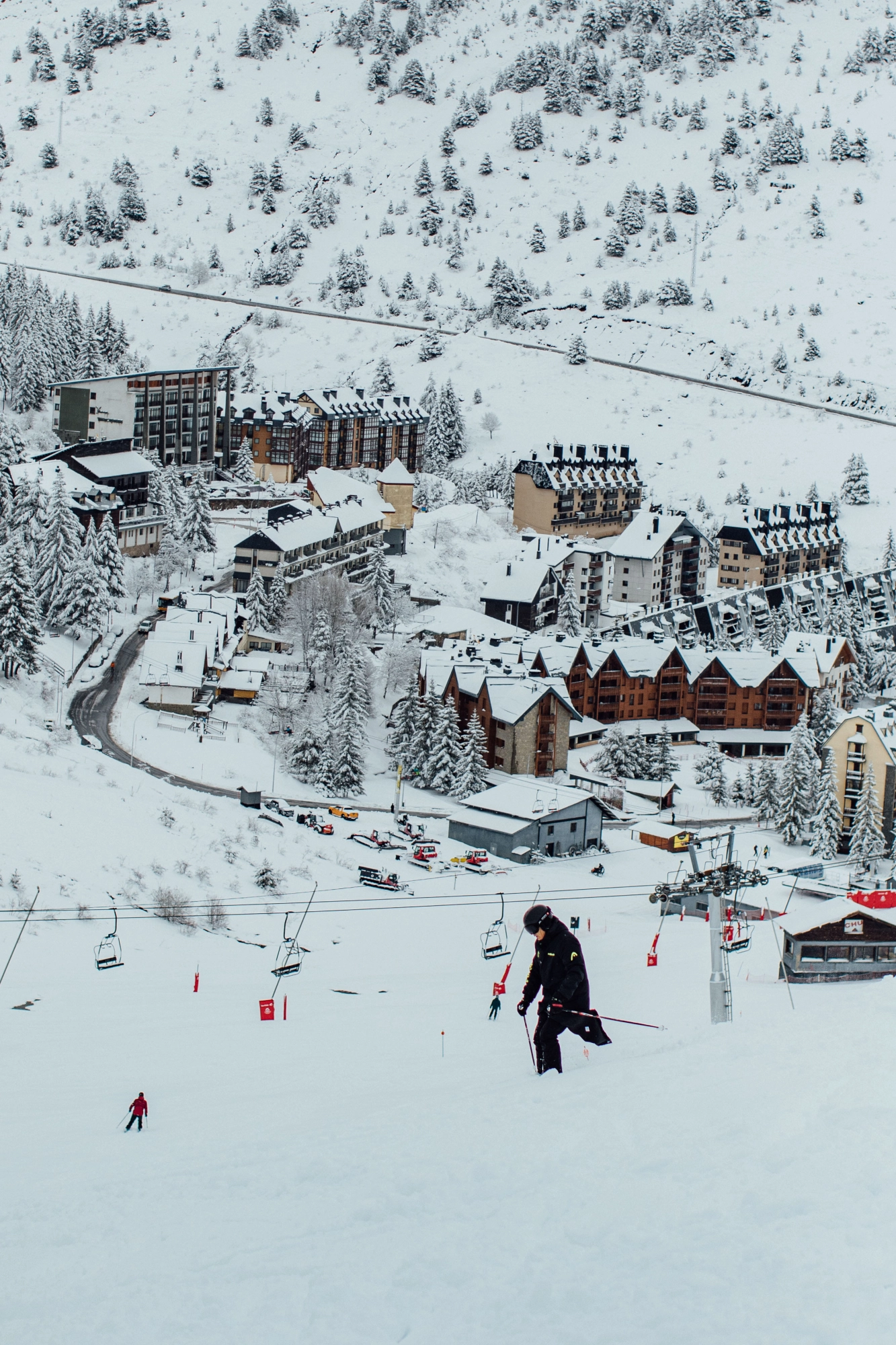 La Nieve Regresa Al Pirineo En Plena Semana Santa Y Obliga Al Uso De