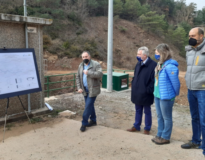 María Dolores Pascual y Joaquín Olona, han visitad las obras de derivación de aguas del barranco de Bailín.