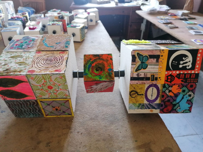 Montaje del Cubo Solidario.