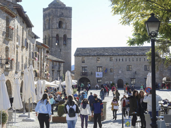 Aínsa es La Capital de las Montañas de España y su reto es la creación de oportunidades laborales.