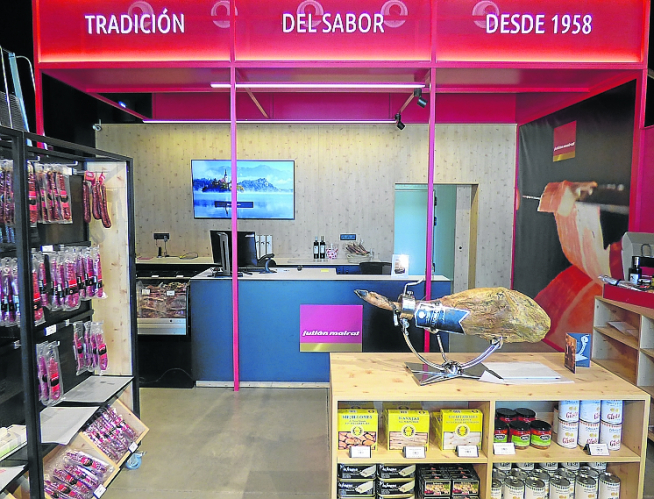 Tradición del sabor desde 1958, la leyenda en la tienda.