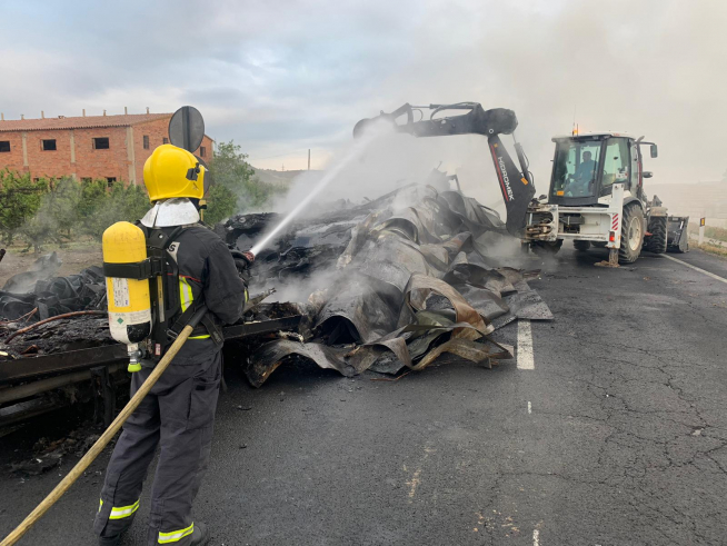 Efectivos del SPEIS de la DPH trabajan en la zona del siniestro.