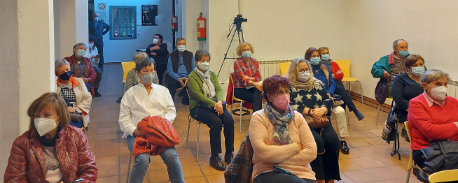 Público asistente a la presentación del último libro del escritor aragonés.