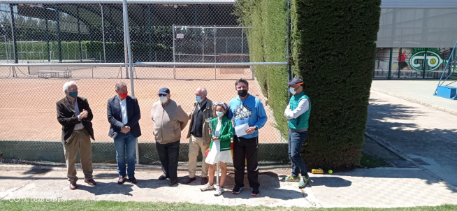 Olivia García Fanlo posa con su trofeo.