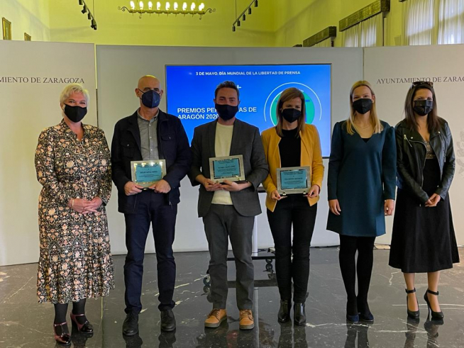 Fotografía de familia con los Premios Periodistas de Aragón 2020