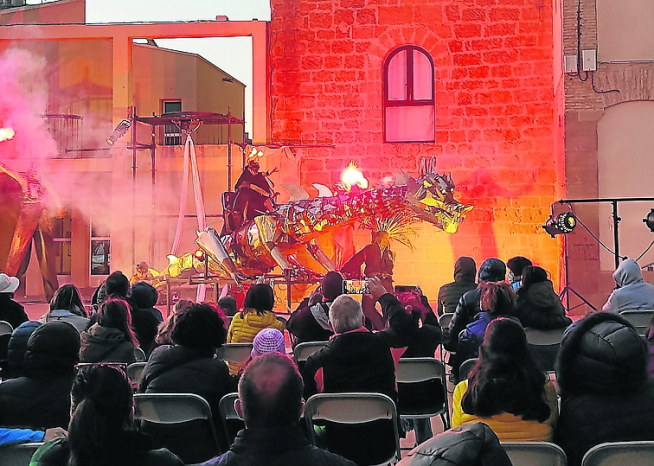 Teatro La Cosa impresionó con su espectáculo en Alerre.