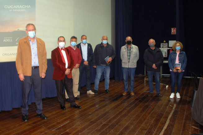 Participantes en la presentación del libro en Sariñena.