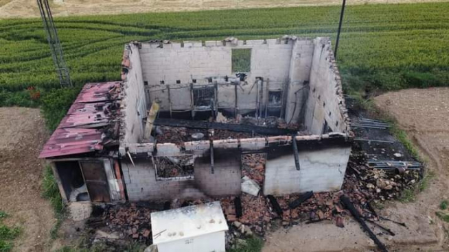 Otra imagen de la caseta tras el incendio