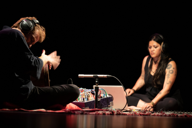 En el festival se escuchó el cónclave árabe propiciado entre Túnez e Irán de la mano de Azu Tiwaline y Cinna Peyghamy.