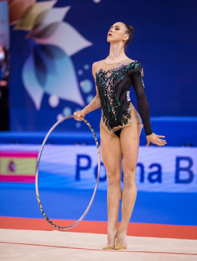 Polina Berezina, en su ejercicio de aro.