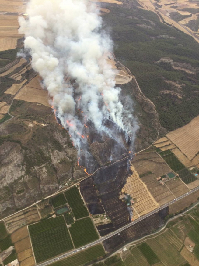 Imagen aérea del incendio que afecta a Castillonroy y Alfarrás