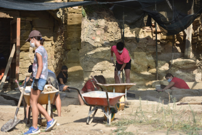 Excavación en la parte trasera de la Catedral, próxima al antiguo claustro, donde se realizó el campo de trabajo