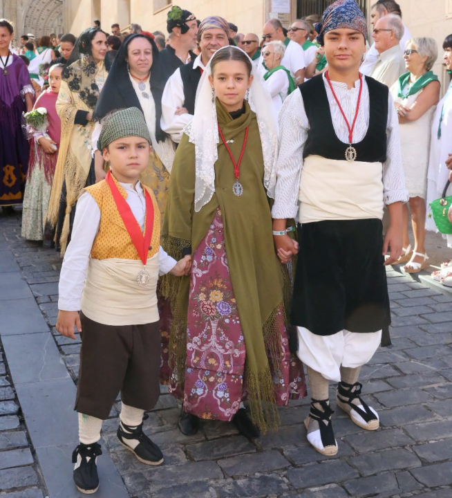 Uno de los hijos de Mapi junto con sus primos