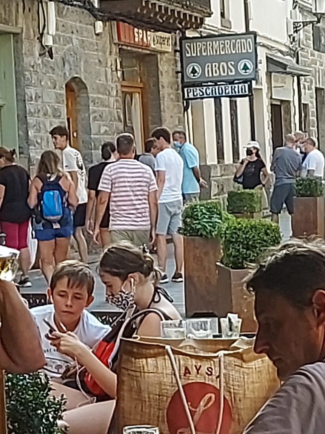 Turistas en Biescas.