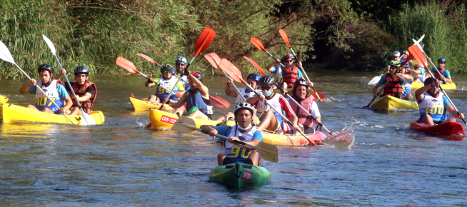 Deportistas de todas las edades se unen en el río