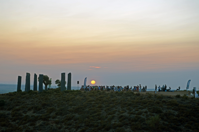 La puesta de sol en la Corona de Piracés dio un halo especial al concierto.