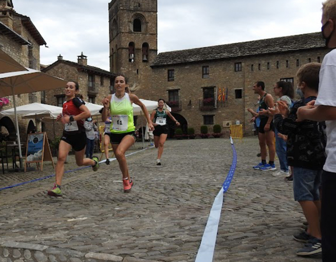 Esprint en la carrera femenina.