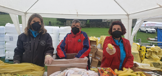 Mas de 30 voluntarios en el avituallamiento de Marie Blanque.