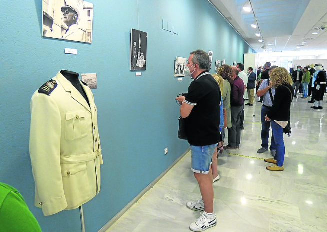 Una exposición reconoce la labor de la policía durante su primer siglo de vida.