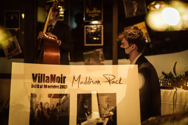Maddison Park protagonizó un recital en el que música y texto fueron de la mano y sorprendieron.
