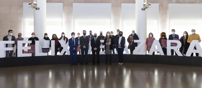 Foto de familia de la edición del pasado año del galardonado y resto de premiados de las diferentes categorías.