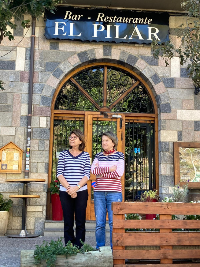 Elisa Quintilla y Teresa Borrego Llanas (derecha) han estado hasta ahora al frente del Hotel El Pilar.