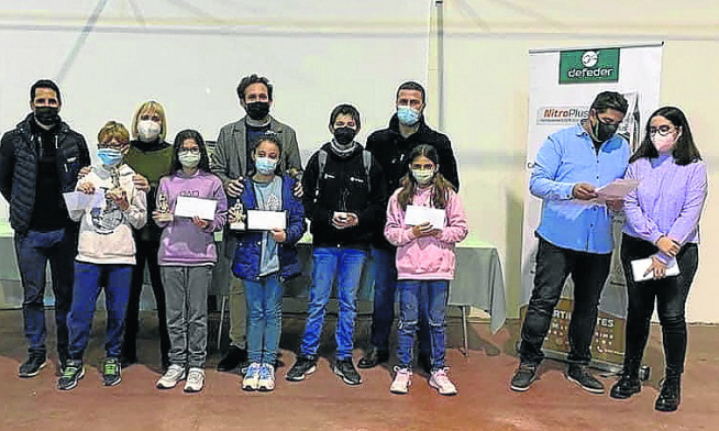 Podio de categoría Sub 12 en el torneo patrocinado por Defeder y Watering.