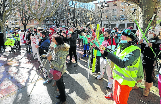 Las provincias pirenaicas se manifestaron en Huesca ante las restricciones a la movilidad de los ciudadanos.