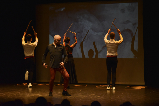 Jairo Périz en una de sus actuaciones durante la gala literaria.