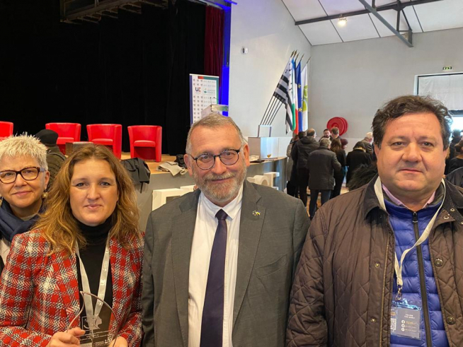 Los galardonados, con el ministro francés Joel Giraud.