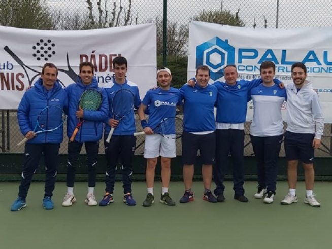 Jugadores de CTP Binéfar y Zoiti, en el duelo de cuartos.