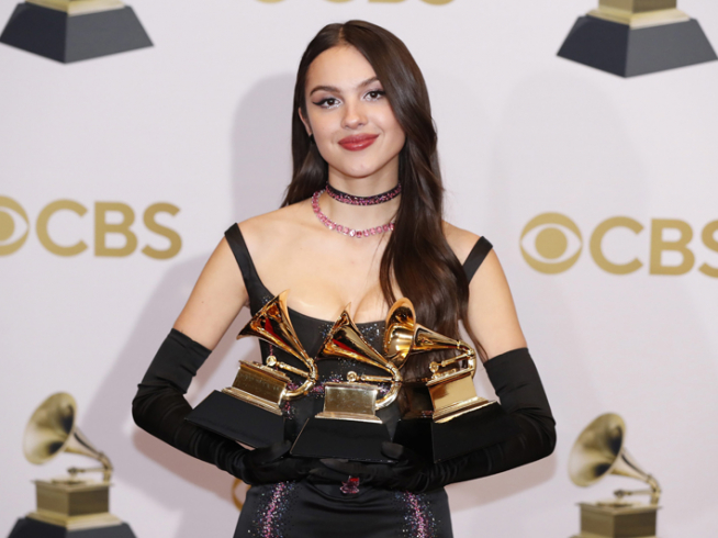 Olivia Rodrigo se coronó como la artista revelación y como la más premiada en las categorías pop. USA GRAMMY AWARDS 2022