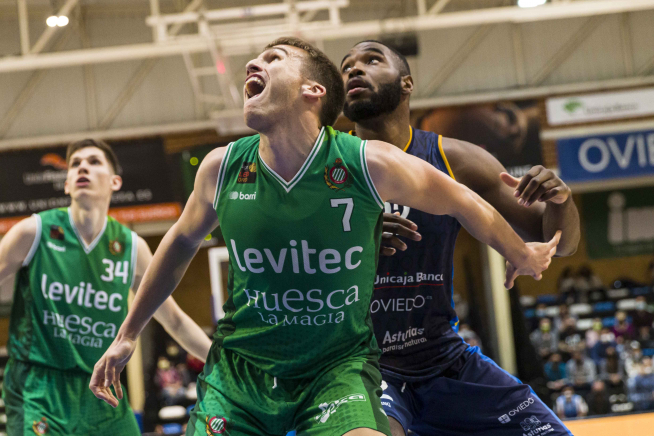 Lafuente, en el partido del pasado sábado en la pista del Unicaja Oviedo, que selló el descenso.