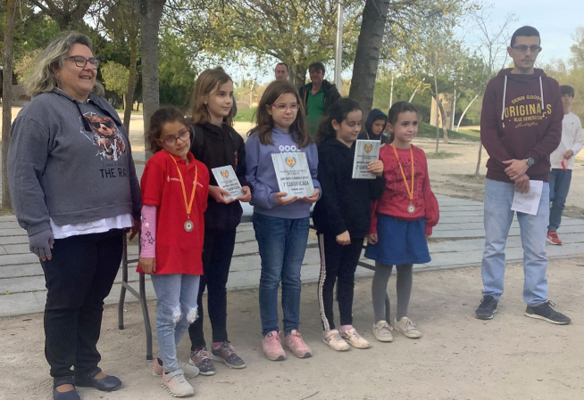 Podio de categoría Sub 10 femenina, con la binefarense Laura Gimeno en el centro.