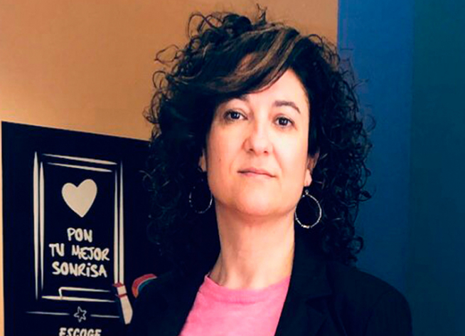 Luisa Casañola dirige el servicio de biblioteca de Sariñena.