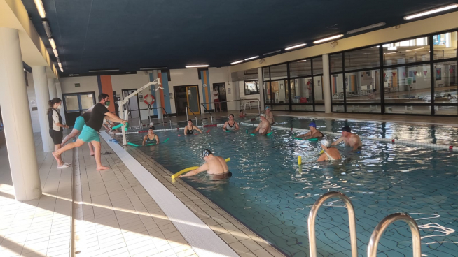 Actividad en la piscina Almériz de Huesca este año.