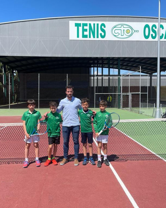 Equipo alevín masculino del Club Tenis Osca, subcampeón.