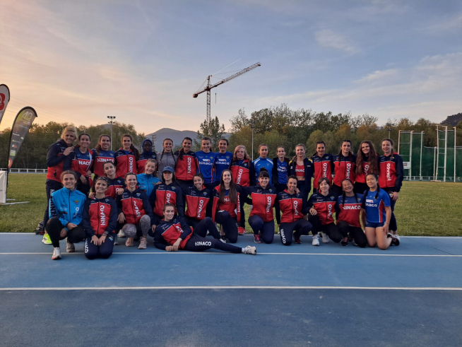 Equipo femenino del Hinaco, el sábado en Durango.