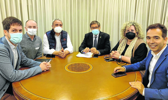 Reunión de la delegación barbastrense, a instancias del PAR, con el vicepresidente Arturo Aliaga.
