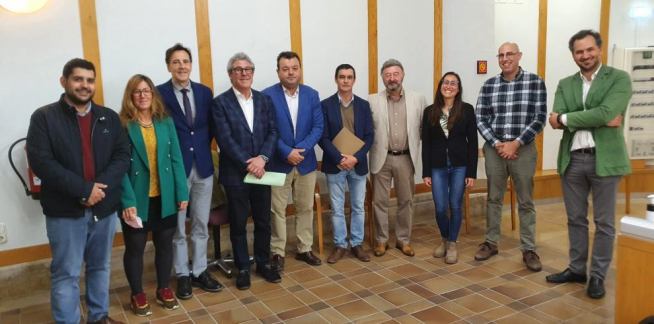 Integrantes de la Mesa Institucional de la Bicicleta durante la reunión celebrada ayer.
