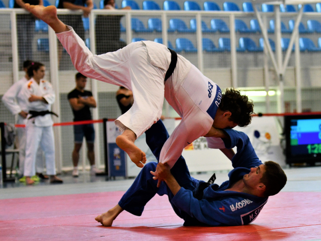En el tatami de El Segalar en Binéfar se pudo ver un alto nivel competitivo.
