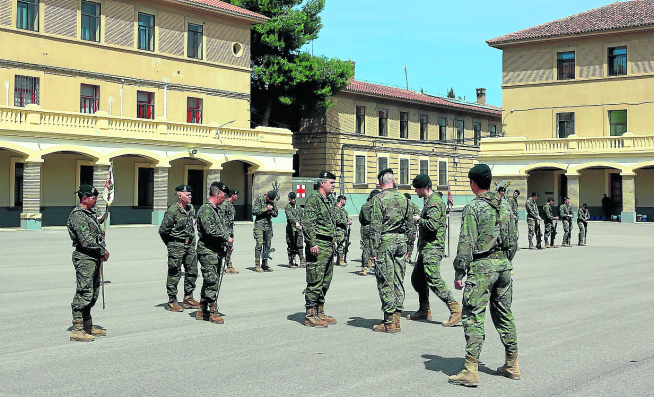 Ensayo del Regimiengo de Transmisiones para su patrón.