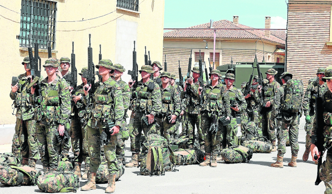 Ejercicios dentro del cuartel.