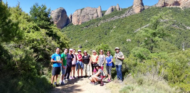 Participantes en la ruta en aragonés por los mallos