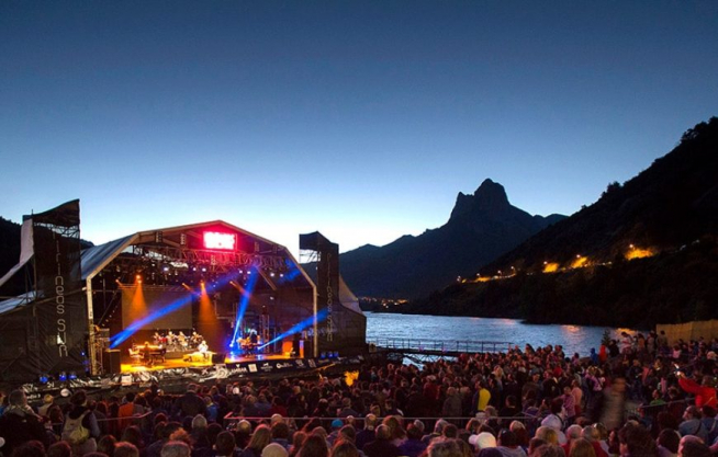 Auditorio de Pirineos Sur.