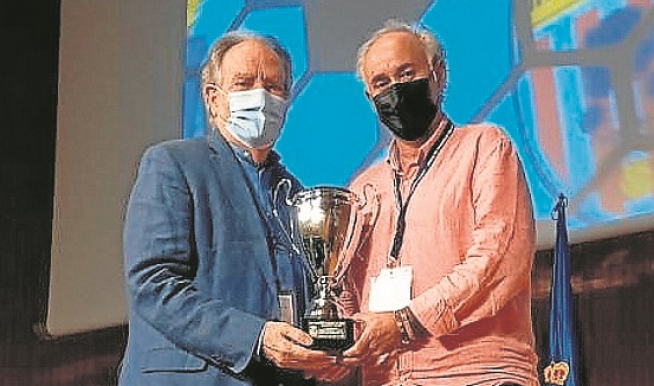 Trofeo para el Ontiñena, campeón del grupo altoaragonés de Primera Regional